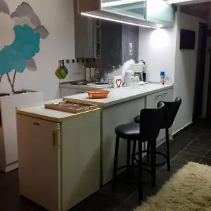 https://esther.hotels-of-thessaloniki.com